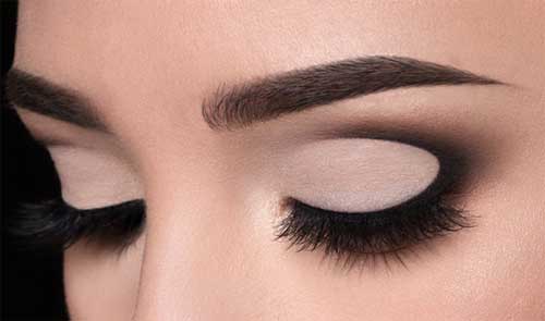 Eyeliner Application